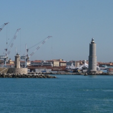 Bocana del puerto de Livorno.